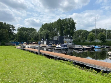 Start verkoop aantal percelen grond en water