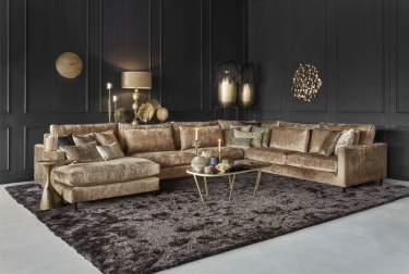Hoe geef je je woonkamer allure? Met zwart en goud!