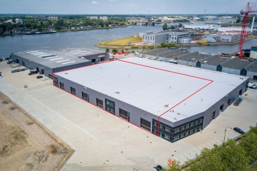 VERHUURD, ca. 6.400 m2 bedrijfs- / kantoorruimte aan de Merwedestraat 48 te Dordrecht.