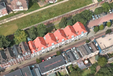 Start verkoop rij nog te renoveren woningen