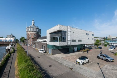 Whitehouse Development & Unknown Group kopen drinkwaterleidingterrein De Esch