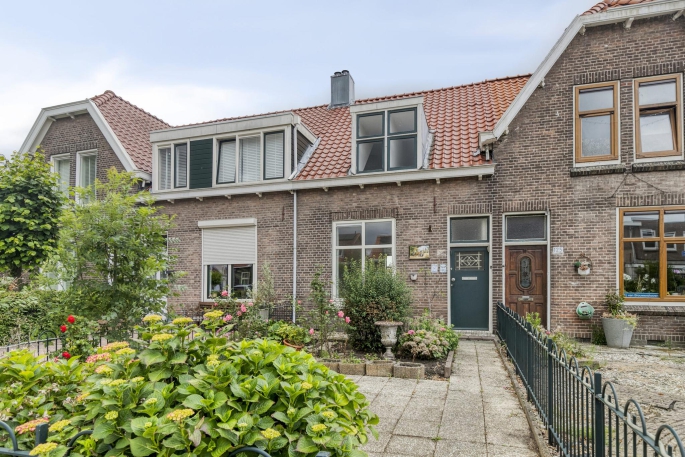 Burgemeester van Esstraat 127, 3195 AC, Pernis rotterdam